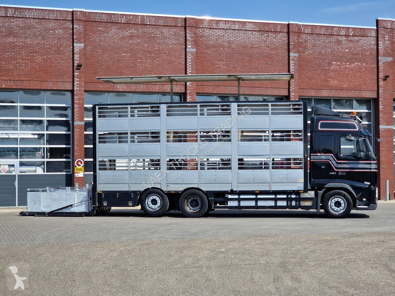 شاحنة Volvo 460 Berdex 3 deck livestock -...