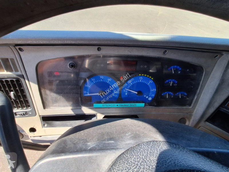شاحنة Renault 220 DCI