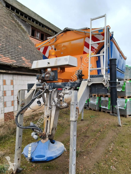 شاحنة Iveco + Anhänger + Schiebenschild +...