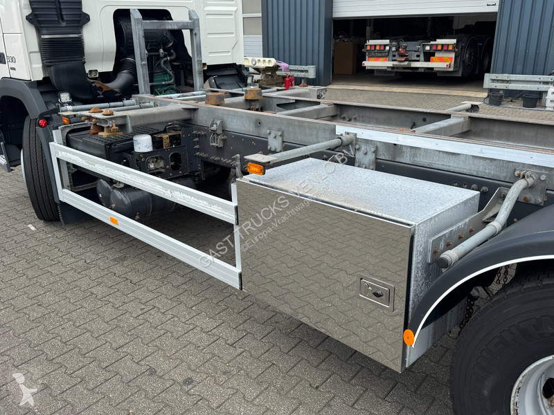 شاحنة Volvo 330 6x2*4 BDF + Lift Only 309Tkm!...