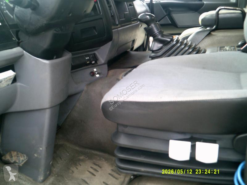 آلة لصيانة الطرق Renault 300.19