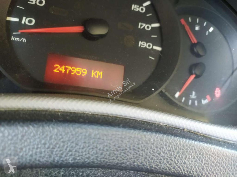 شاحنة Nissan NV400