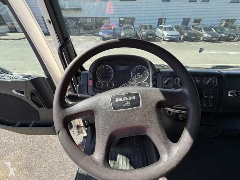 Camion MAN 12.180