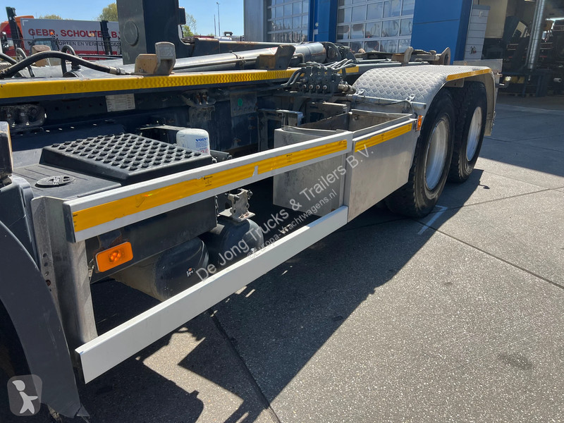 شاحنة Volvo 420 / 6x4 / Hookarm 20T / Steel Spring