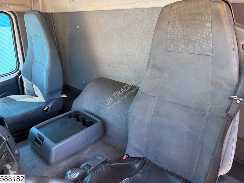 Lastbil Volvo 8x4, Euro 5, PTO, Steel spring...
