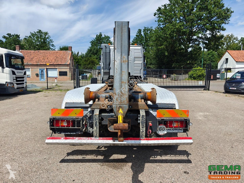 شاحنة Volvo 500 8x4/4 Sleeper Cab Euro5 - Hiab...