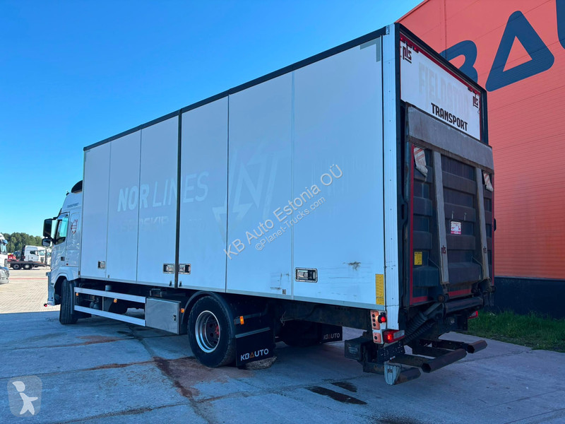 شاحنة Volvo 330 4x2 BOX L=7647 mm