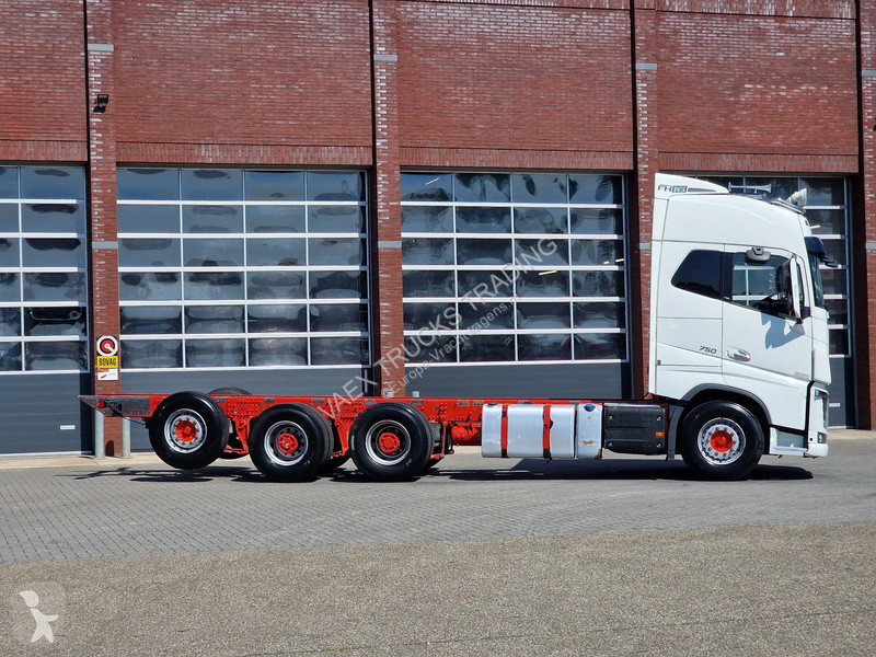 شاحنة Volvo 16750 Globetrotter 8x4*4 - Chassis...