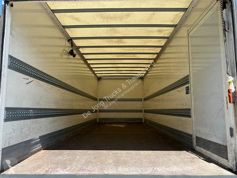 شاحنة Renault D Wide 28.320 / 6x2 / Closed box...
