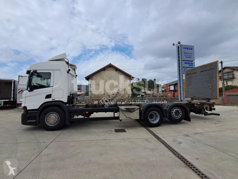 شاحنة Scania ejes 6x2*4 500.26 CHASIS