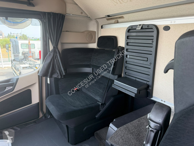 شاحنة Mercedes  1848 GIGA SPACE
