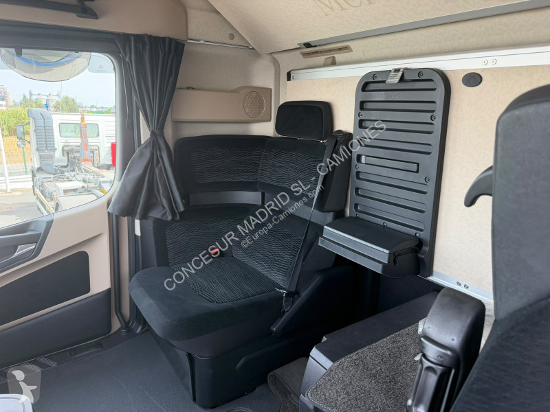شاحنة Mercedes  1848 GIGA SPACE