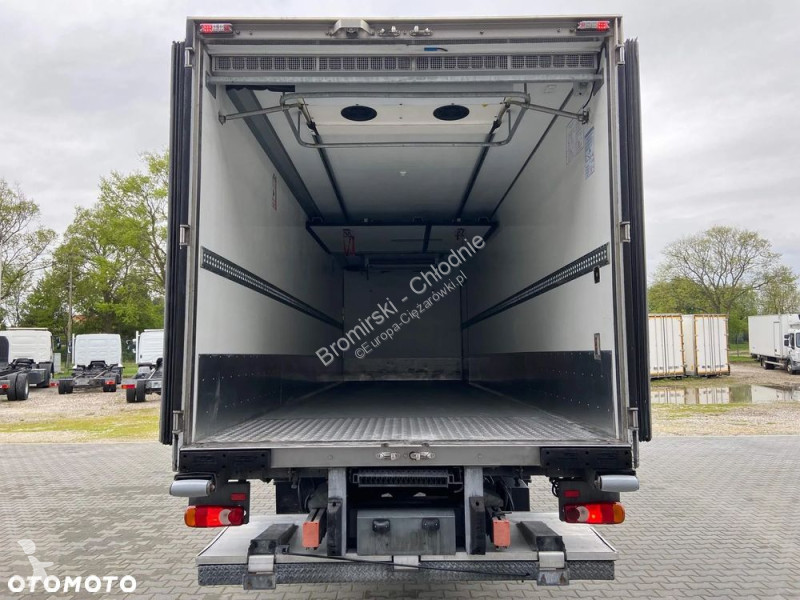 شاحنة Renault  D 18 280 CHŁODNIA CARRIER SUPRA...
