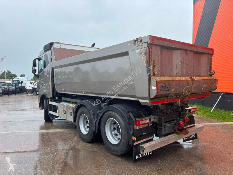 شاحنة Volvo 540 6x4 TANDEM AXLE LIFT / BOX...