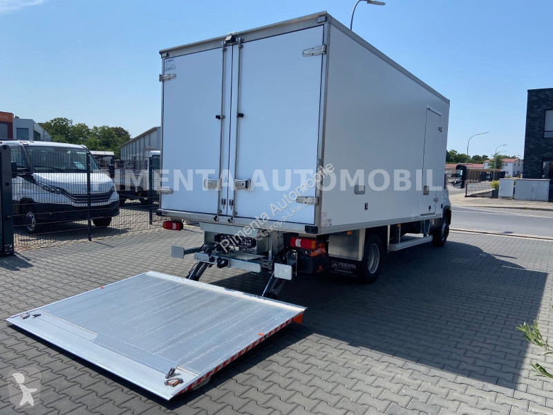 شاحنة Iveco 70C18A8P AUT LUF TK 2,46m BR LED...
