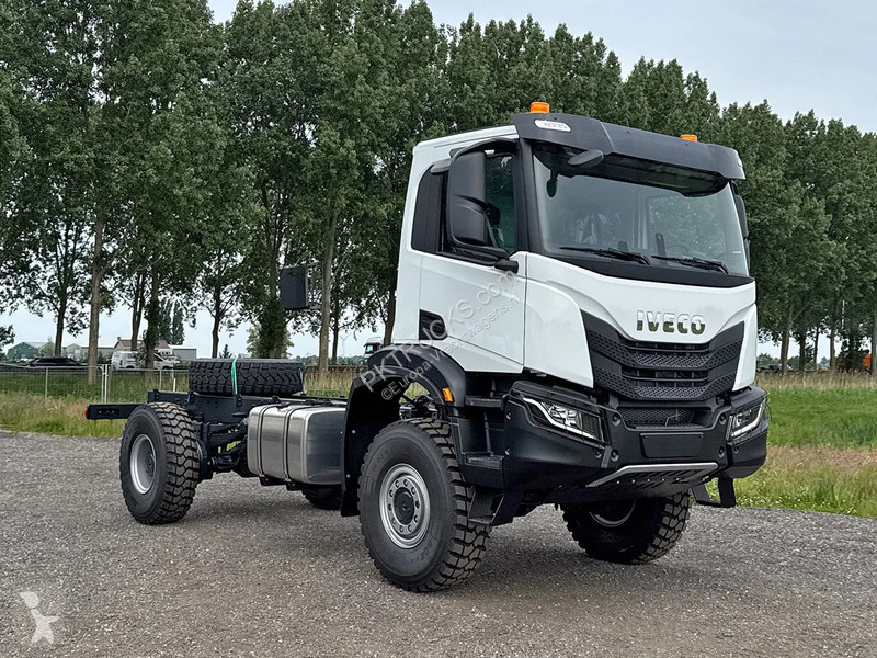 شاحنة Iveco AD190T43WH-4500 AT Chassis Cabin (8...