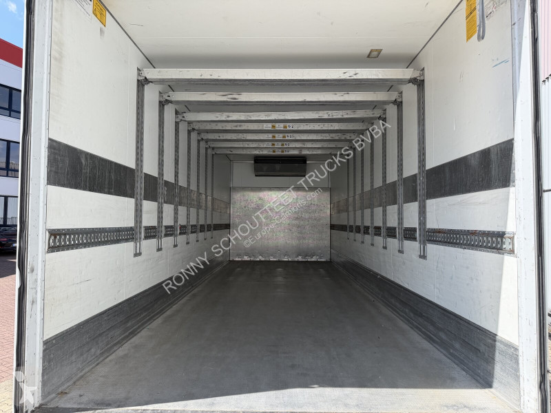 شاحنة Mercedes Antos 1835 L 4x2 Antos 1835 L...