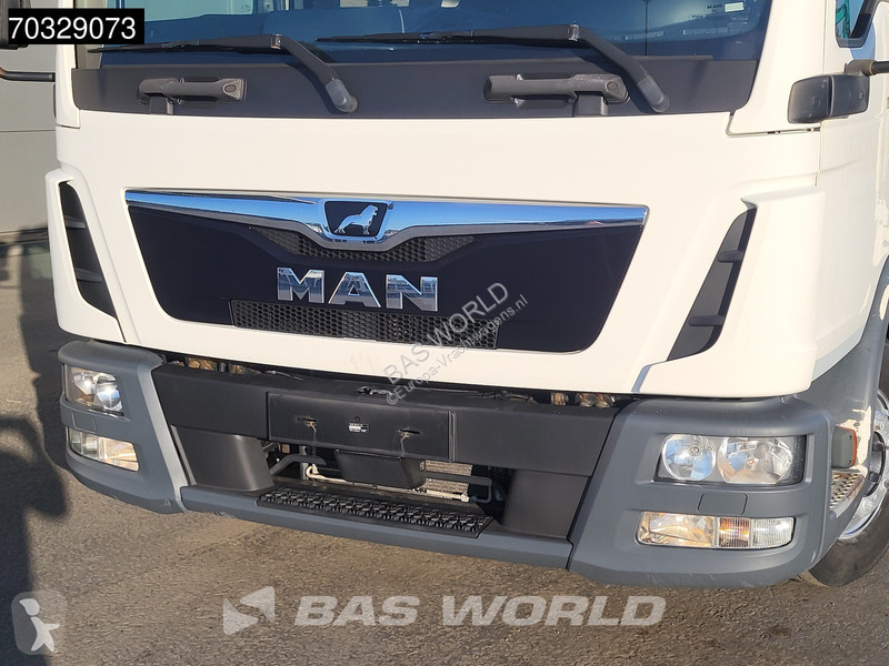 شاحنة MAN 12.220 4X2 12tons curtainsides 1000kg...