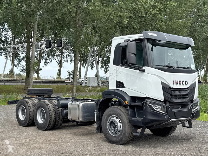 شاحنة Iveco AD380T43H-3800 AT Chassis Cabin (3...
