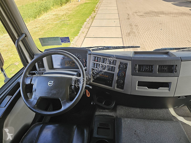 شاحنة Volvo 280.18 2T LIFT BOX 5.52 M