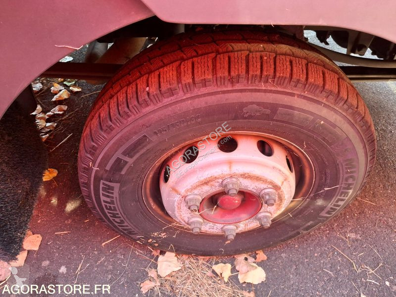 Камион Renault S135