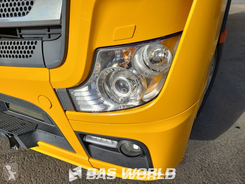 Грузовик Mercedes 2563