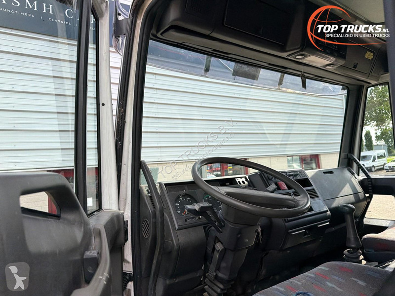 Camion Iveco 180 E28 Box truck - Tail lift - D...