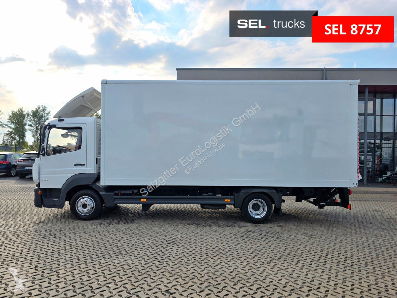 Vrachtwagen Mercedes 818 | 3 Sitzen | Ladebordwand