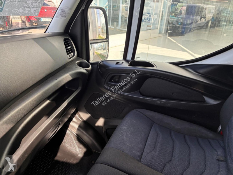 Vrachtwagen Iveco  35C16 3.0 20m3