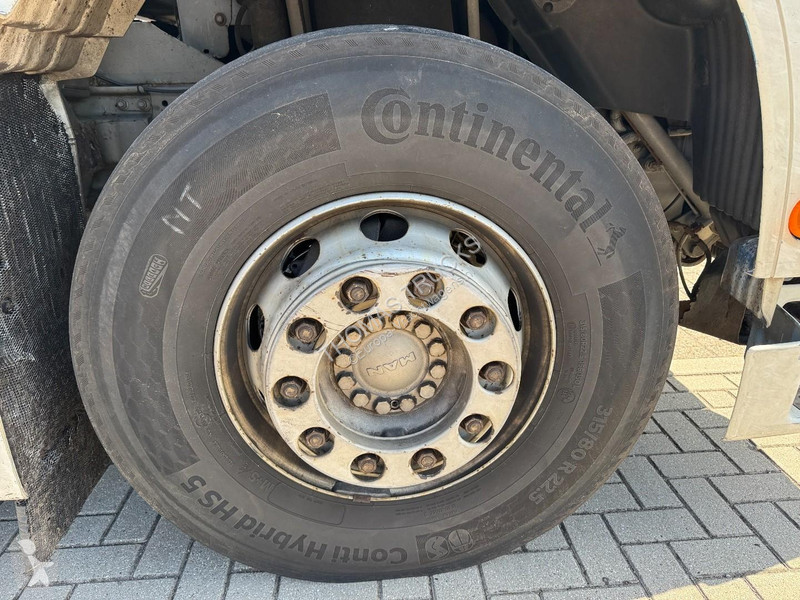 Vrachtwagen MAN 26.313, Fuel, 5 compartments,...