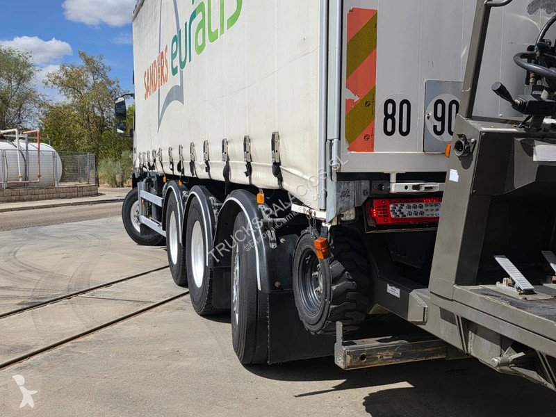 Camion Volvo FMX 8x4 Tridem
