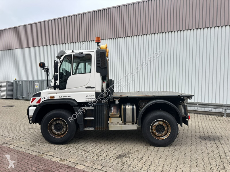 Útfenntartó-és-karbantartógép Unimog U 423 4x4...