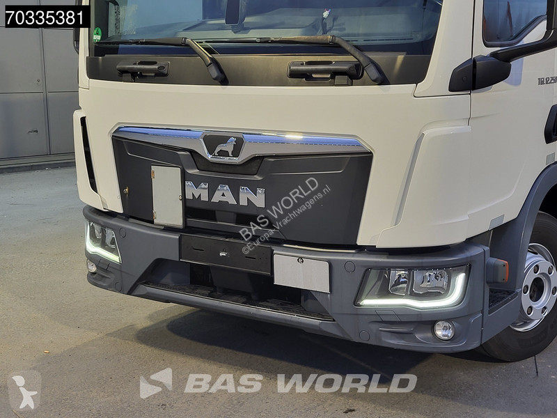 Camión MAN 12.250 4X2 12tonner 6-cylinder...