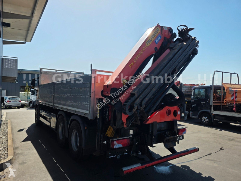 Camión MAN 33.440 / 6X4 / Man+Ret / 19m Kran...