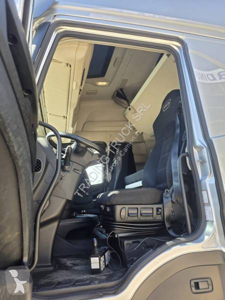 Iveco 480 truck