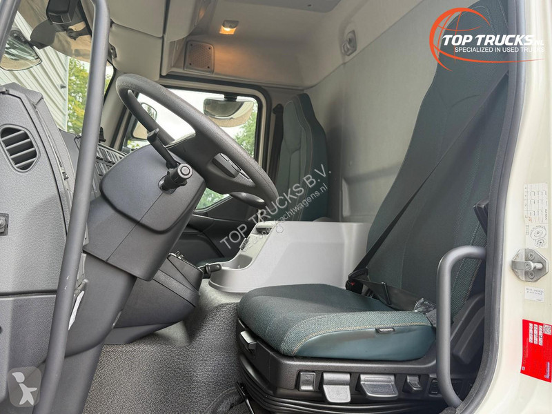 Teherautó Volvo 12210 Refrigerated/Freezer -...