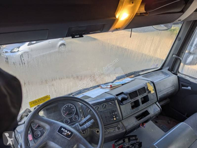 MAN 26.360 truck