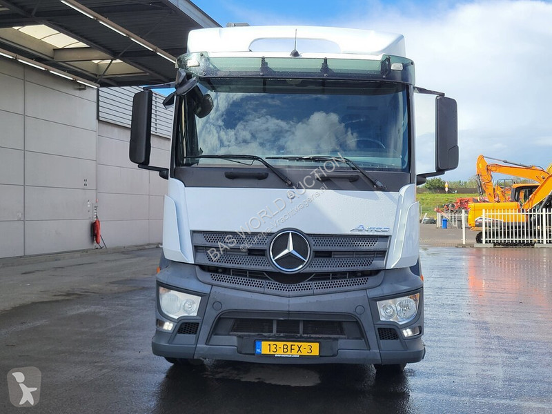 Teherautó Mercedes 2735