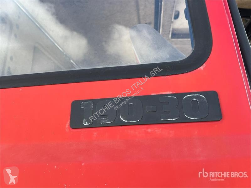 Camion Iveco Unic 6x2 T/A Dump Truck