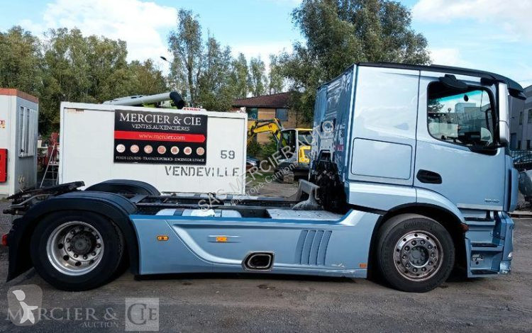 Cap tractor Mercedes