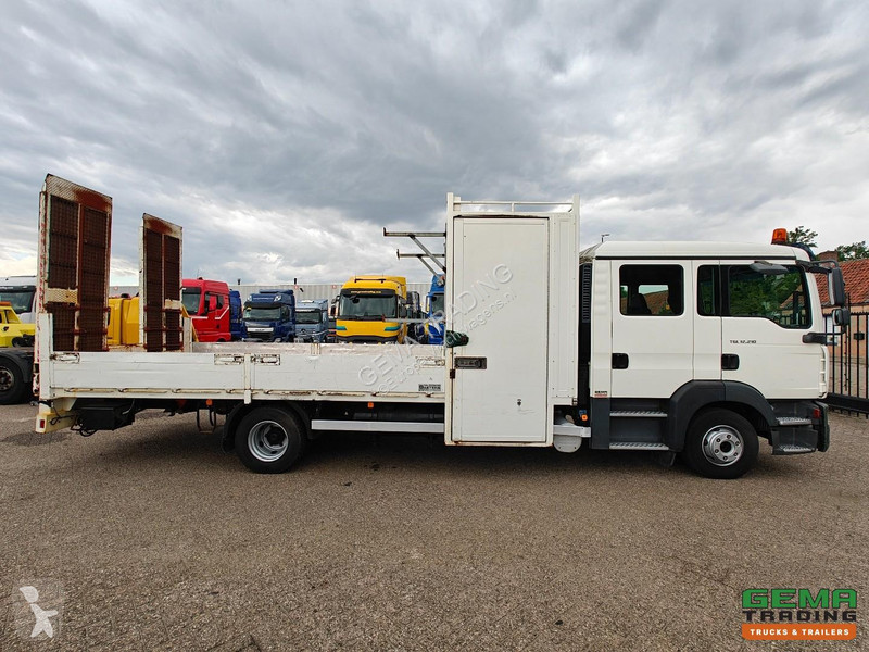 Camião MAN 12.210 4x2 Double Cab (6 persons)...