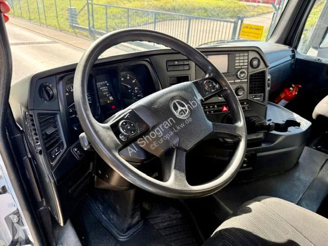 Грузовик Mercedes 3243...