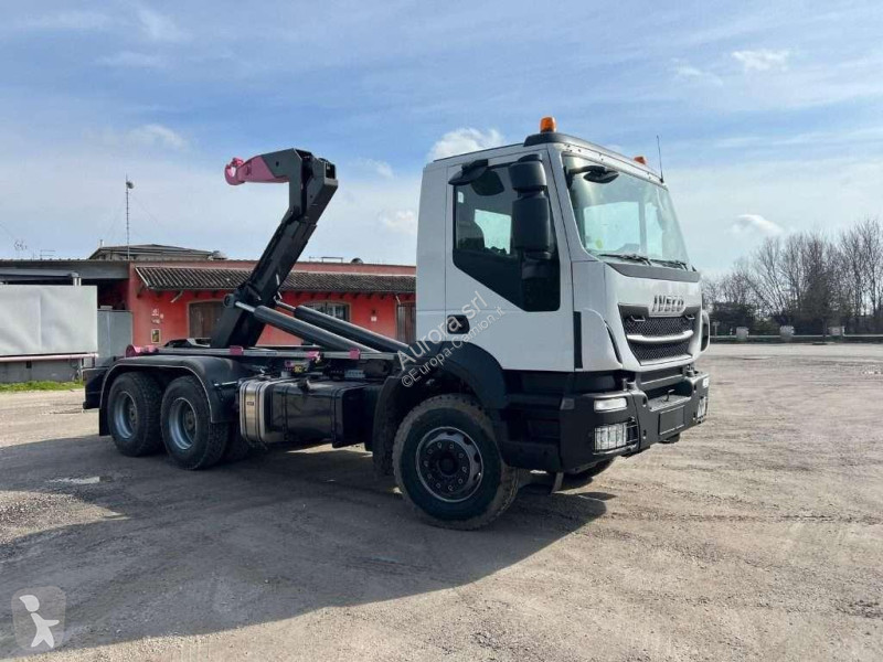 Camion Iveco TRAKKER 360 SCARRABILE 6X4
