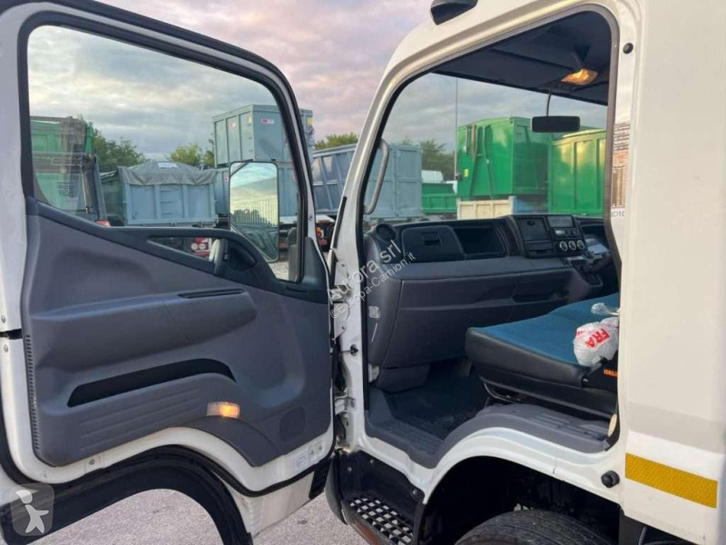 Camion Mitsubishi FUSO 7C15 SCARRABILE NUOVO