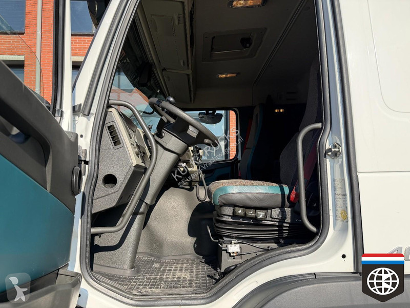 Vrachtwagen Volvo 460 Sleeping cab Storage box...