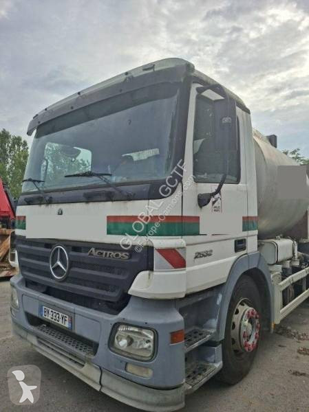 Lastbil Mercedes 2532