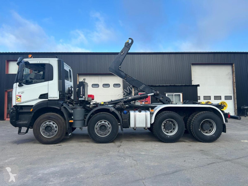 Iveco 480 truck