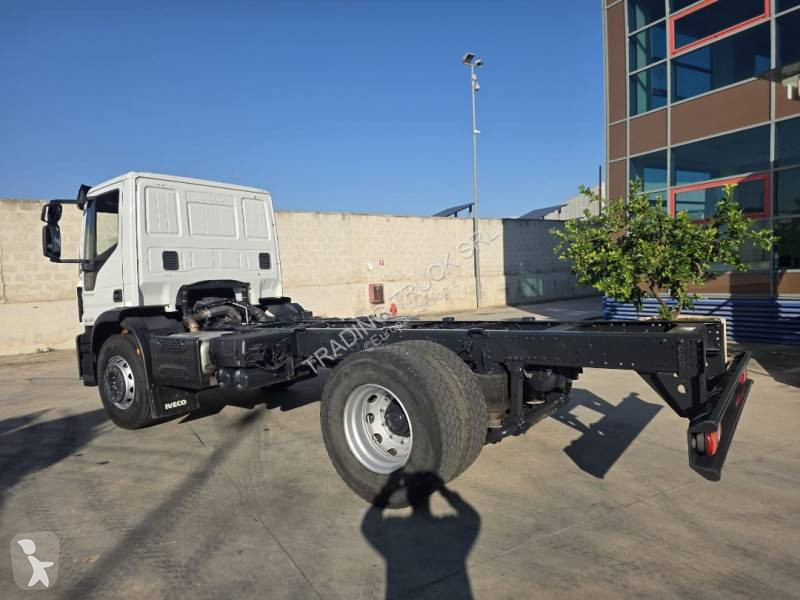 Iveco 180E32 truck