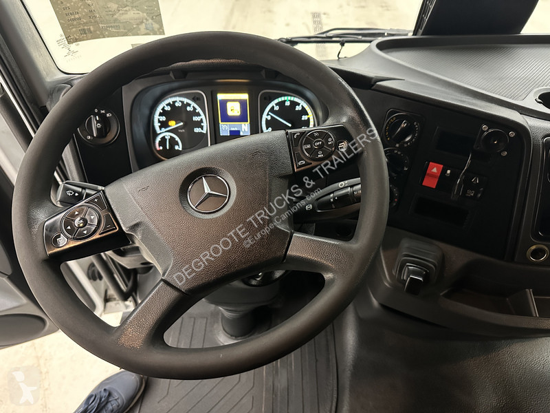 Kamion Mercedes 1221