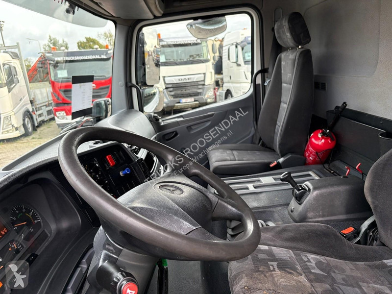 Vrachtwagen Mercedes 815 + MANUAL + spring